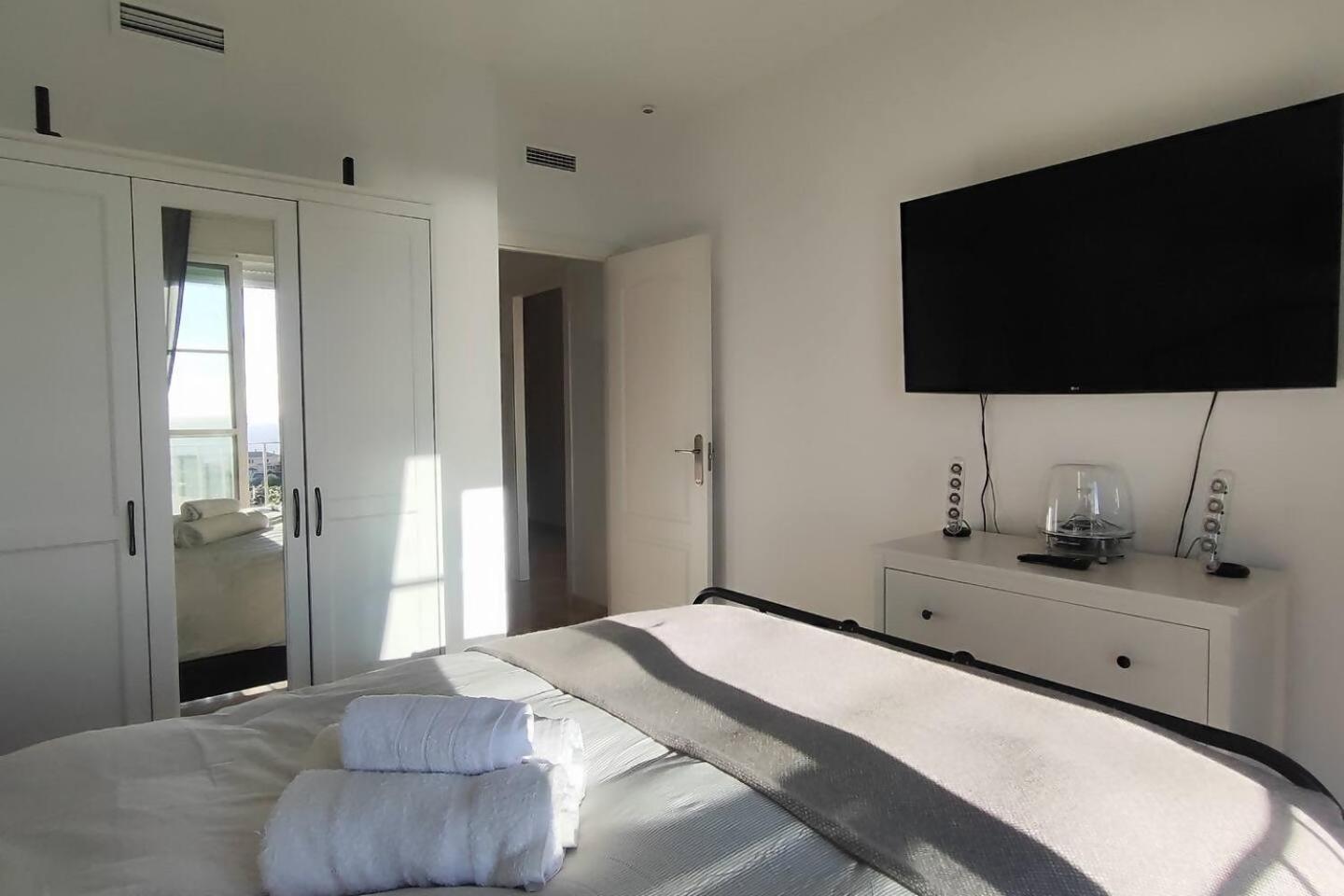 Atico Familiar Vistas Al Mar Apartment Manilva Ngoại thất bức ảnh
